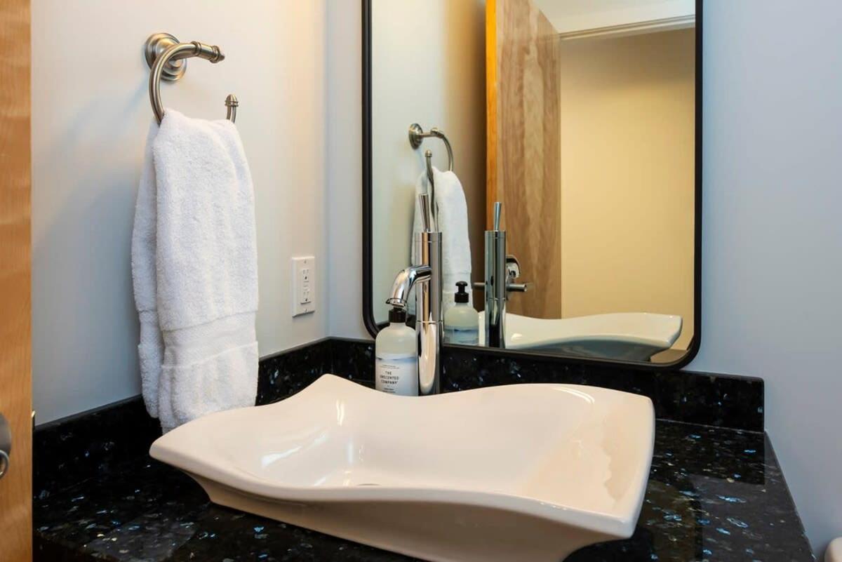 הוילה ווייטהורס Nn - The Flame - Downtown 1-Bed 2-Bath מראה חיצוני תמונה